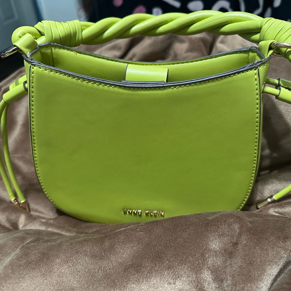 Vibrant Shoulder Bag with Braided Handle and gold Detail. Like new
